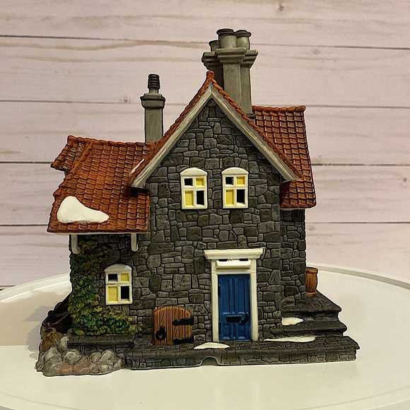 DEPARTMENT 56 - The Leather Bottle - Heritage Village - Dickens Village - Picture 5 of 10